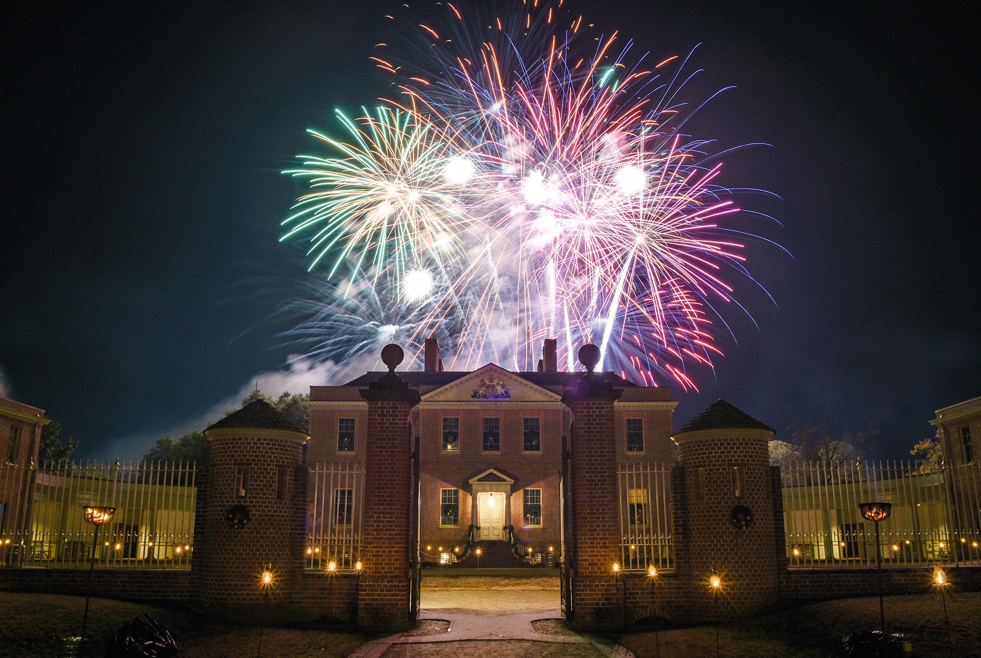 tryon palace christmas candlelight tour