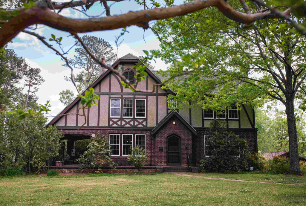 Take a Walk through History in Mississippi’s Historic Homes Escape To